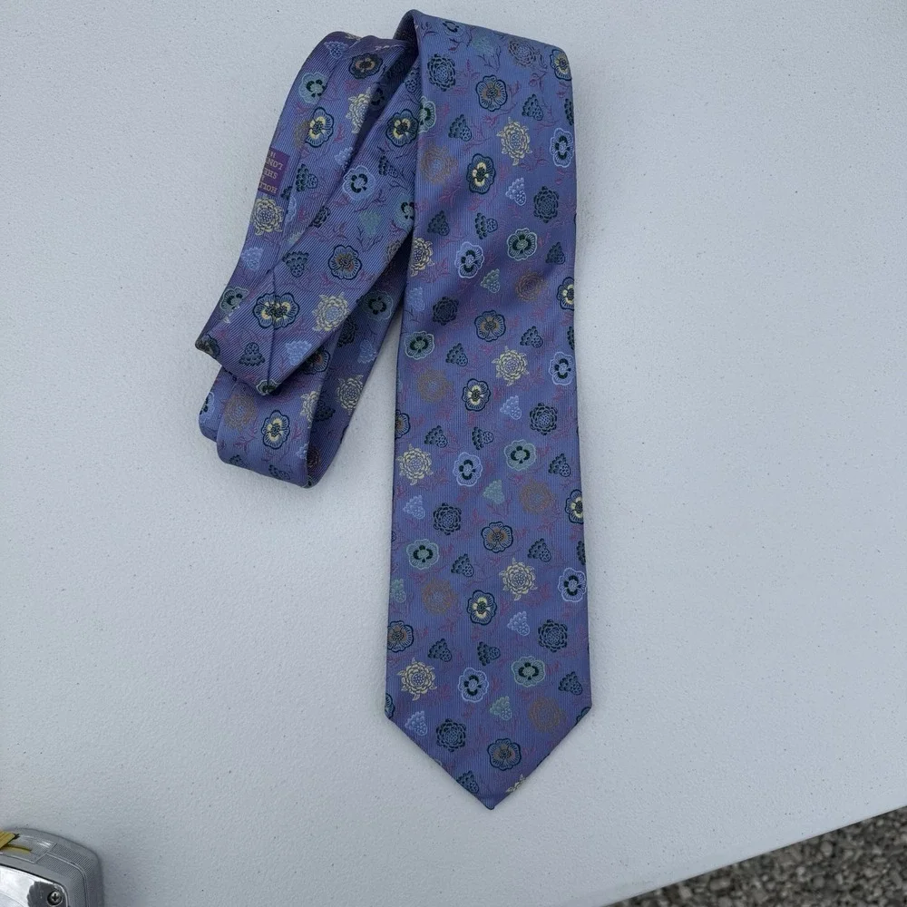 Holland And Sherry Silk Tie Beautiful Floral‎ Design